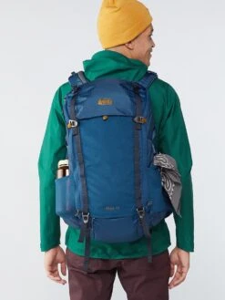 REI Trail 40 -Bag Series Store 1000 148